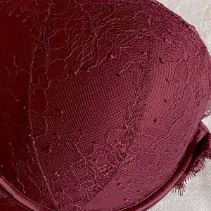 Victoria’s Secret 38D front clap padded bra